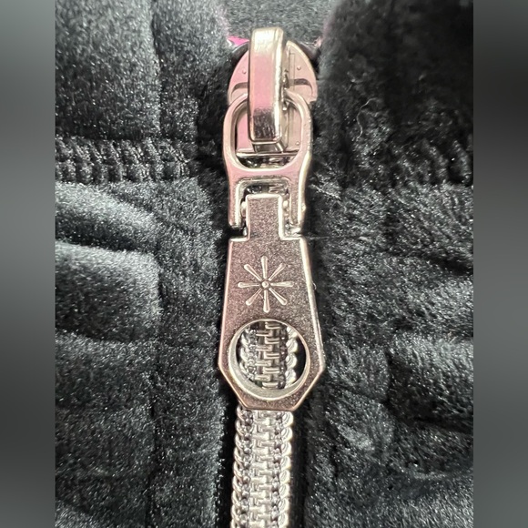 Isaac Mizrahi women Velour Sweatshirt Black plus size 2X Long Sleeves Zipper - Picture 3 of 6